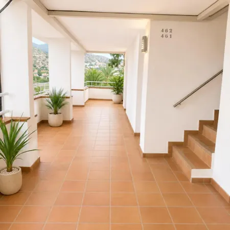 Isla Apartment *